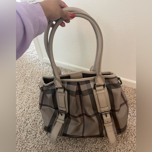 Burberry Gray Smoke Check canvas ☀️ - Picture 2 of 11